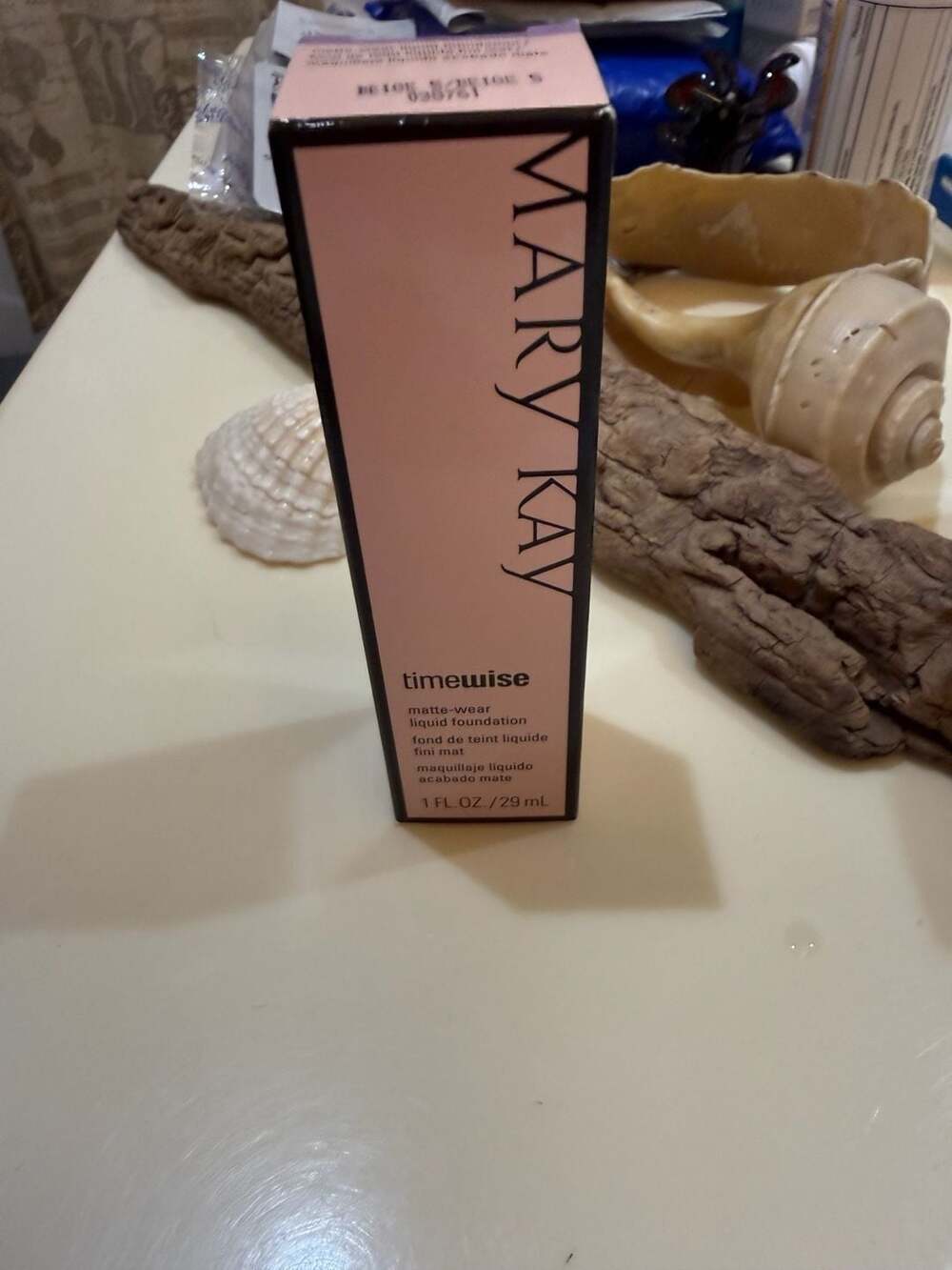 Mary Kay TimeWise Matte-Wear Liquid Foundation Beige 5 - Picture 2 of 2